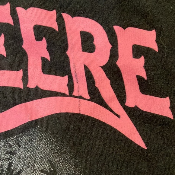 John Deere medium women’s Black T-Shirt with buck - Picture 9 of 9